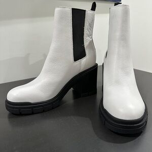 New Marc Fisher LTD Vanlisa Ivory Women's
Combat Boot Size 9